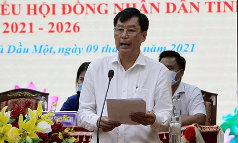 Đồng chí Trần Công Phàn, Phó Bí thư Đảng đoàn, Phó Chủ tịch, Tổng Thư ký Hội Luật gia Việt Nam tiếp tục tiếp xúc cử tri tại tỉnh Bình Dương
