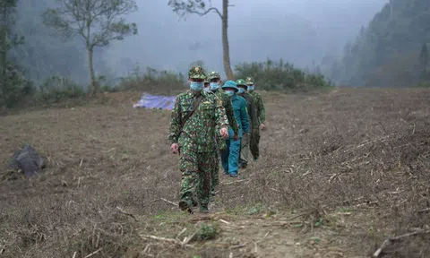 Đường dây “khủng” xuất nhập cảnh trái phép ở Lào Cai: Bất ngờ thôn đội trưởng là kẻ cảnh giới
