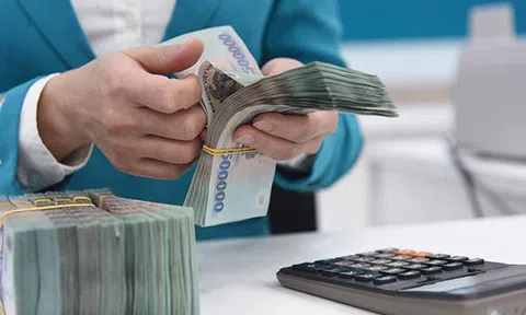 Lãi suất tiết kiệm tăng cao, ngân hàng nào "chơi lớn"?