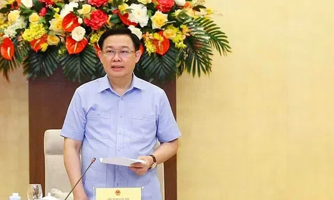 Đẩy nhanh chiến lược vaccine và coi trọng đảm bảo kinh tế vĩ mô
