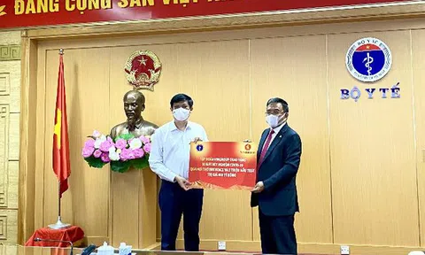 Vingroup trao tặng Bộ Y tế 30 máy xét nghiệm Covid-19 qua hơi thở và 2 triệu mẫu test, tổng trị giá hơn 460 tỷ đồng
