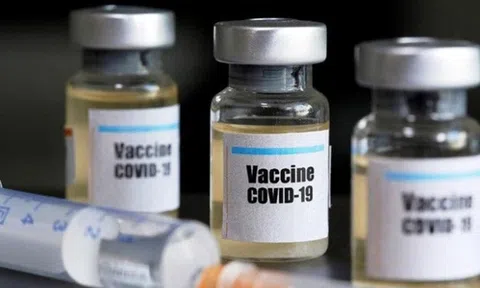 Bác sĩ Bệnh viện Bạch Mai "giải mã" 8 quan điểm sai lầm về vắc xin Covid-19