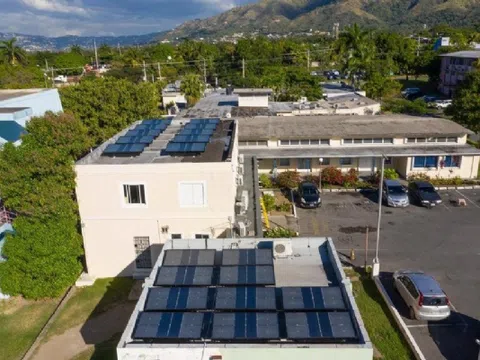 Người đàn ông làm ra nước từ không khí giành giải thưởng nửa triệu đô la