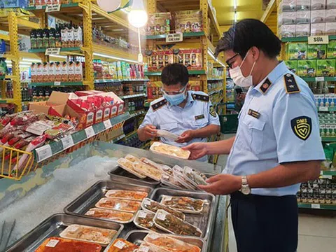 Kiến nghị tăng chế tài, xử lý nghiêm hành vi nâng giá dịch vụ xét nghiệm COVID-19, hàng hóa thiết yếu.