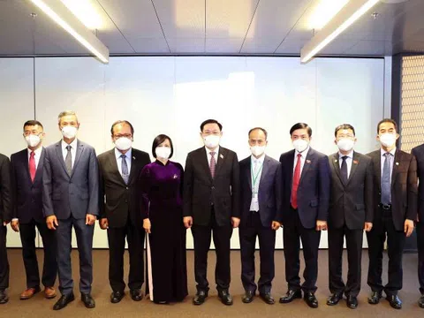 Chủ tịch Quốc hội Vương Đình Huệ: Cần quyết liệt hơn trong việc vận động để có vaccine và thiết bị y tế nhanh nhất, sớm nhất