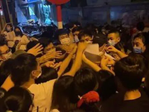 Hà Nội: Yêu cầu làm rõ trách nhiệm lãnh đạo cơ sở để người dân chen lấn tiêm vaccine COVID-19