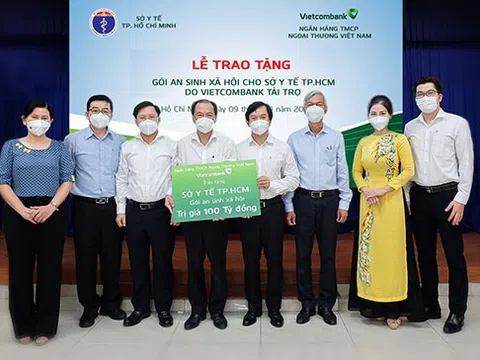 Vietcombank trao tặng gói an sinh xã hội 100 tỷ đồng cho Sở Y tế thành phố Hồ Chí Minh