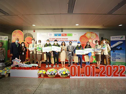Bamboo Airways lì xì vé bay cho hành khách trên chuyến bay đầu năm