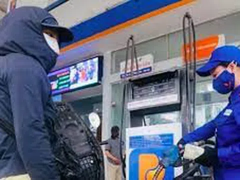 Bất cập giá xăng dầu: Giá cao nhưng doanh nghiệp vẫn... than lỗ