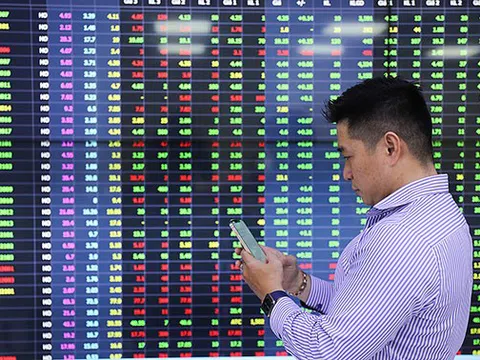 Giám sát tuân thủ đối với hoạt động trong lĩnh vực chứng khoán