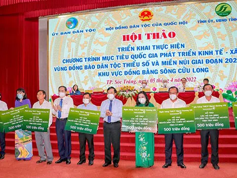 Vietcombank trao 4,5 tỷ đồng hỗ trợ hộ gia đình người dân tộc thiểu số nghèo 9 tỉnh ĐBSCL