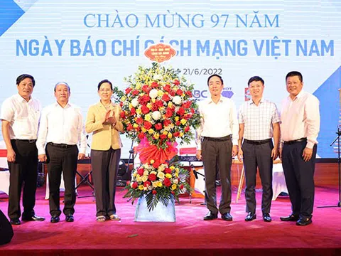 Lãnh đạo tỉnh Hà Nam gặp mặt chúc mừng các nhà báo trong Câu lạc bộ Nhà báo Hà Nam