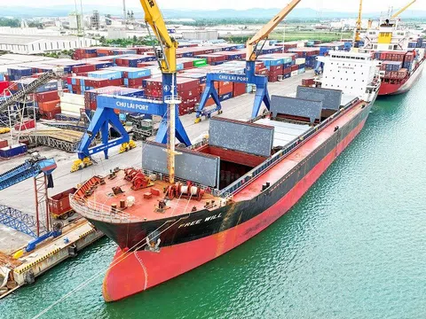 Cảng Chu Lai khai thác hiệu quả nguồn hàng khoáng sản từ Lào