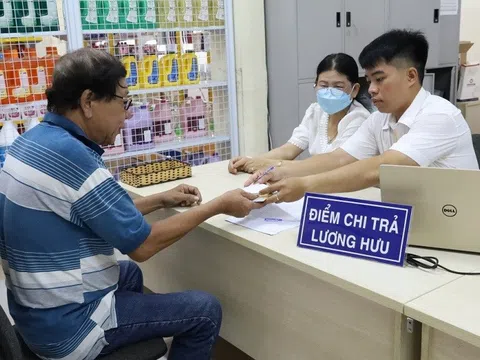 Bảo hiểm xã hội Việt Nam: Thực hiện chi trả lương hưu, trợ cấp BHXH theo mức mới cho 100% người hưởng đăng ký nhận qua tài khoản