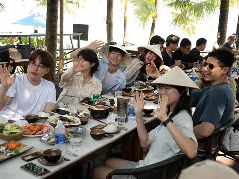 Dàn TikTok creators quốc tế đổ bộ Phú Quốc, tiết lộ tất tần tật bí kíp "ăn, ngủ, chơi" ở đảo Ngọc