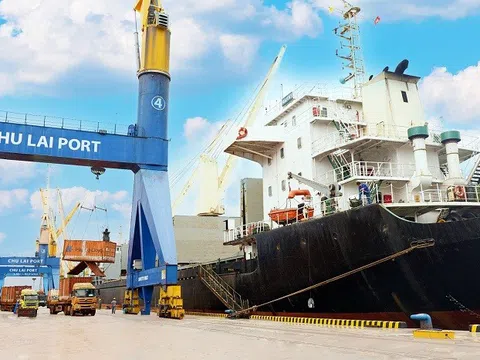 Cảng Chu Lai phục vụ xuất khẩu gần 33.000 tấn quặng bauxite trong tháng cuối năm 2023