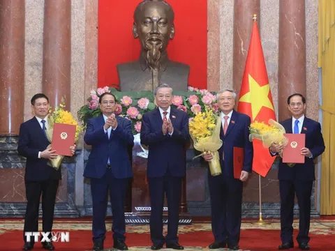 Tổng Bí thư, Chủ tịch nước trao quyết định bổ nhiệm 3 Phó Thủ tướng và 2 Bộ trưởng