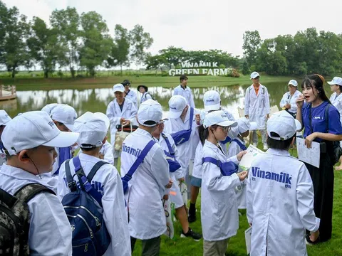 Trẻ em khám phá về công nghệ thân thiện môi trường tại trang trại sinh thái, siêu nhà máy “xanh”