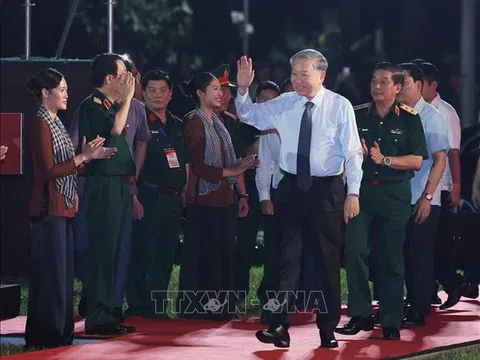 Tổng Bí thư Tô Lâm dự Chương trình nghệ thuật 'Đất nước trọn niềm vui'