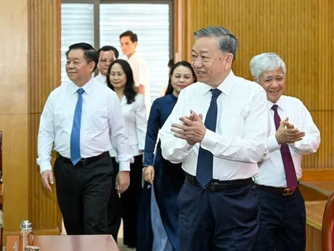 Tổng Bí thư Tô Lâm đến dự làm việc và trao Quyết định của Bộ Chính trị về thành lập Cơ quan Ủy ban Trung ương Mặt trận Tổ quốc Việt Nam