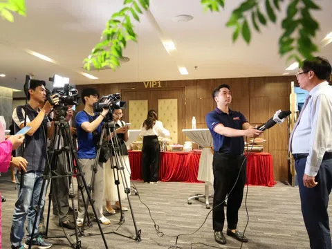 ĐBQH, TS. Trần Công Phàn, Phó Chủ tịch thường trực Hội Luật gia VN trả lời phỏng vấn báo chí tại Hội thảo khoa học “ Đưa Nghị quyết 66 vào cuộc sống - Yêu cầu, cơ chế và giải pháp thực thi”