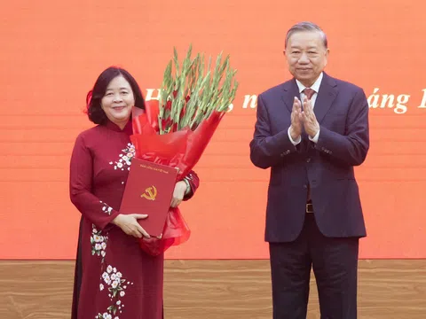 Bà Bùi Thị Minh Hoài giữ chức Bí thư Đảng ủy MTTQ, các đoàn thể Trung ương