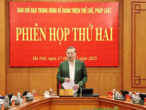 Hoàn thiện thể chế, tháo gỡ “điểm nghẽn” để tạo động lực phát triển đất nước