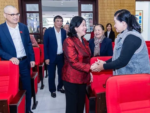 Chủ tịch Uỷ ban Trung ương MTTQ Việt Nam Bùi Thị Minh Hoài tiếp xúc cử tri tỉnh Phú Thọ