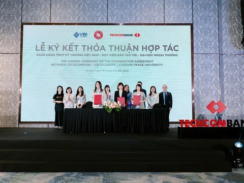 Techcombank ra mắt “chương trình kiến tạo tư duy & bản lĩnh lãnh đạo cho thế hệ kế cận” và khởi động “đấu trường AI kinh doanh”