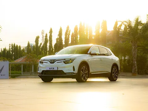 Tận dụng ưu đãi mua xe 0 đồng, lãi suất cố định từ VinFast, khách Việt rủ nhau chốt VF 8 trong tháng 4