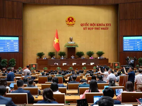 Quốc hội thông qua Nghị quyết về thí điểm thực hiện chế định luật sư công