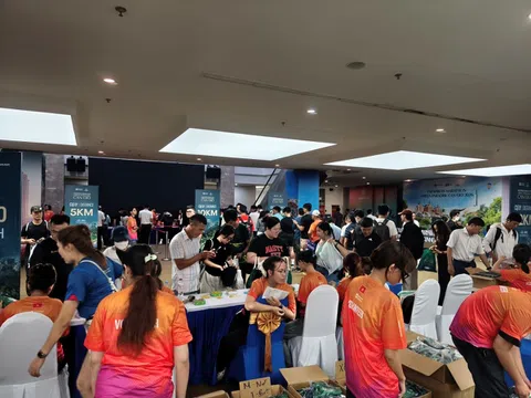 Hàng nghìn runner nhận BIB VnExpress Marathon Green Paradise Cần Giờ, háo hức trải nghiệm siêu đô thị ESG++