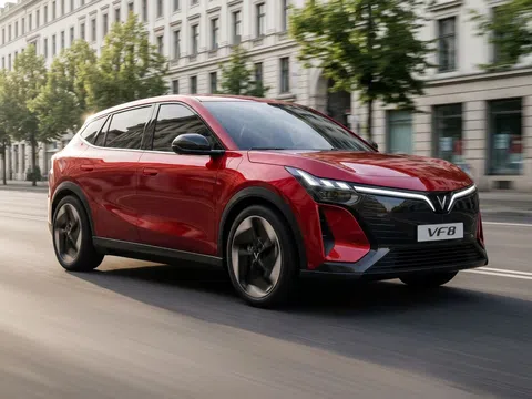 Trang bị “đúng thứ người dùng cần”, giá ưu đãi, chuyên gia đánh giá VinFast VF 8 mới là chiếc SUV thực dụng không nên bỏ lỡ