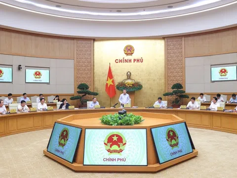 Thủ tướng Lê Minh Hưng: Không đẩy khó khăn cho người dân, doanh nghiệp trong thiết kế chính sách và xây dựng pháp luật