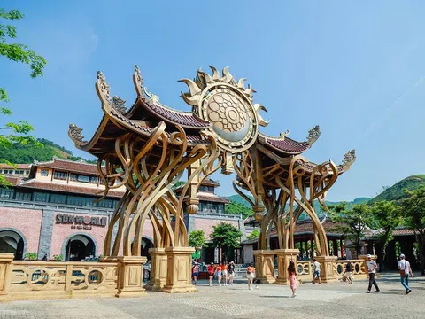 Giải mã lý do du khách nườm nượp đổ về Sun World Ba Na Hills hè này