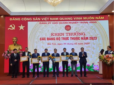 Đảng bộ Vietcombank nhận bằng khen “hoàn thành xuất sắc nhiệm vụ” năm 2023 của Đảng ủy Khối Doanh nghiệp Trung ương