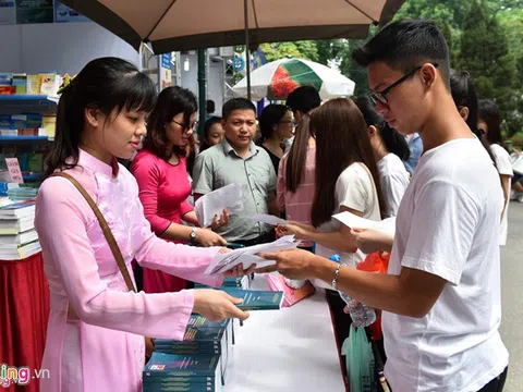 Tết sách và lì xì sách