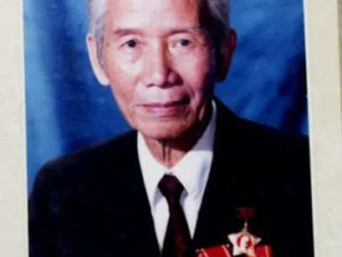 Về thăm quê Cựu Bộ trưởng Tư pháp Vũ Trọng Khánh