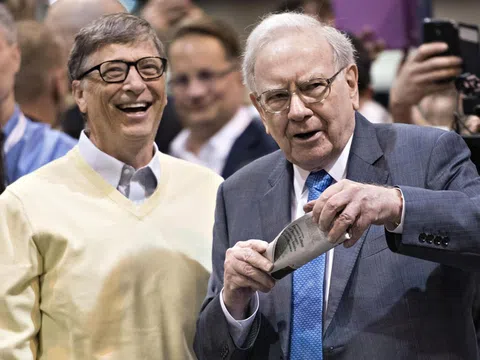 Bill Gates – Warren Buffett và bài học “giàu vì bạn”