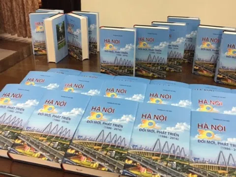 Ra mắt cuốn sách “Hà Nội - 30 năm đổi mới, phát triển 1986-2016”