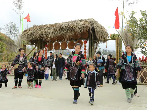 Chơi hội khèn hoa trên Nóc nhà Đông Dương