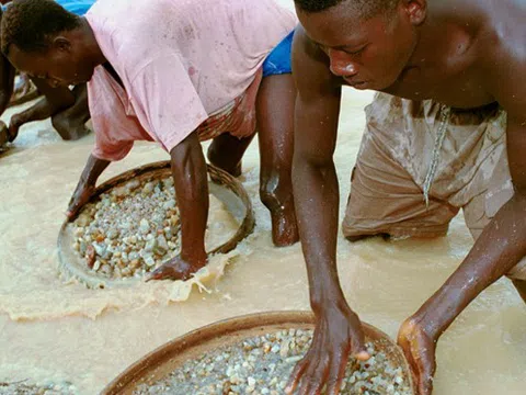 Nghịch lý cuộc chiến chống nạn 'kim cương máu' ở châu Phi