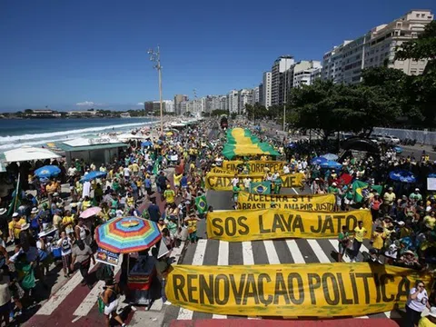 Brazil: Biểu tình rầm rộ phản đối nạn tham nhũng