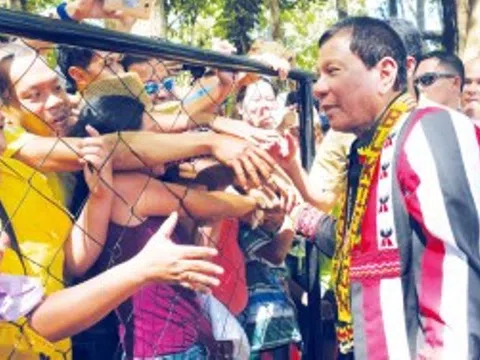 Philippines sa thải 92 nhân viên Chính phủ vì tham nhũng