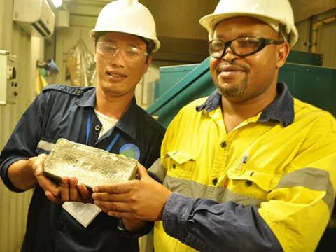 Người quen mua lại vàng Phước Sơn, Bồng Miêu: Bất bình thường?