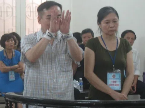 Cựu Phó Vụ trưởng cùng vợ lừa gần 52 tỷ đồng