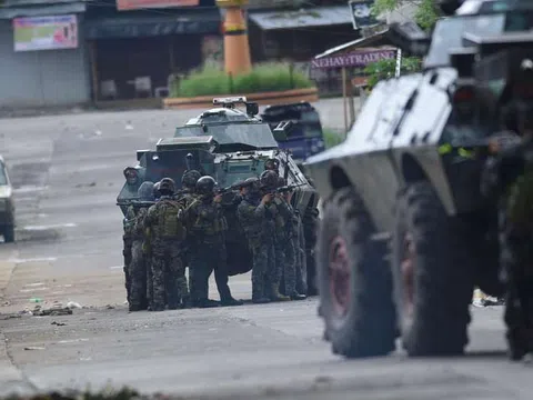 Philippines giao tranh ác liệt với phiến quân, 2.000 dân cầu cứu