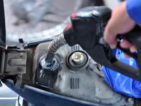 Tăng thuế xăng lên 8.000 đồng/lít: Quốc hội lên lịch bàn thảo