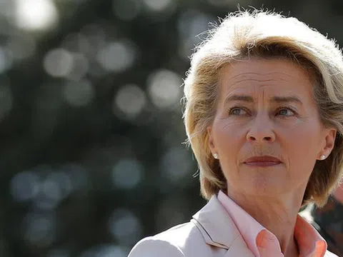 Sóng gió trong Bộ Quốc phòng Đức