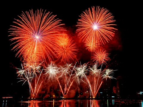 Vén màn lịch sử của đội pháo hoa Nhật bản trước đêm Thổ